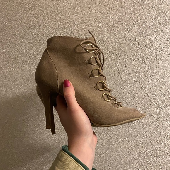 Gray Lace Up Heels - Size 7.5 - Picture 4 of 9